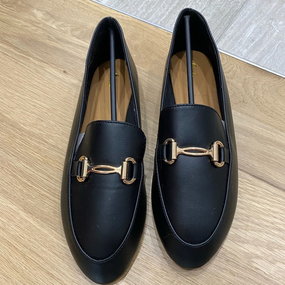 Black loafers with gold accents - Picture 2 of 3